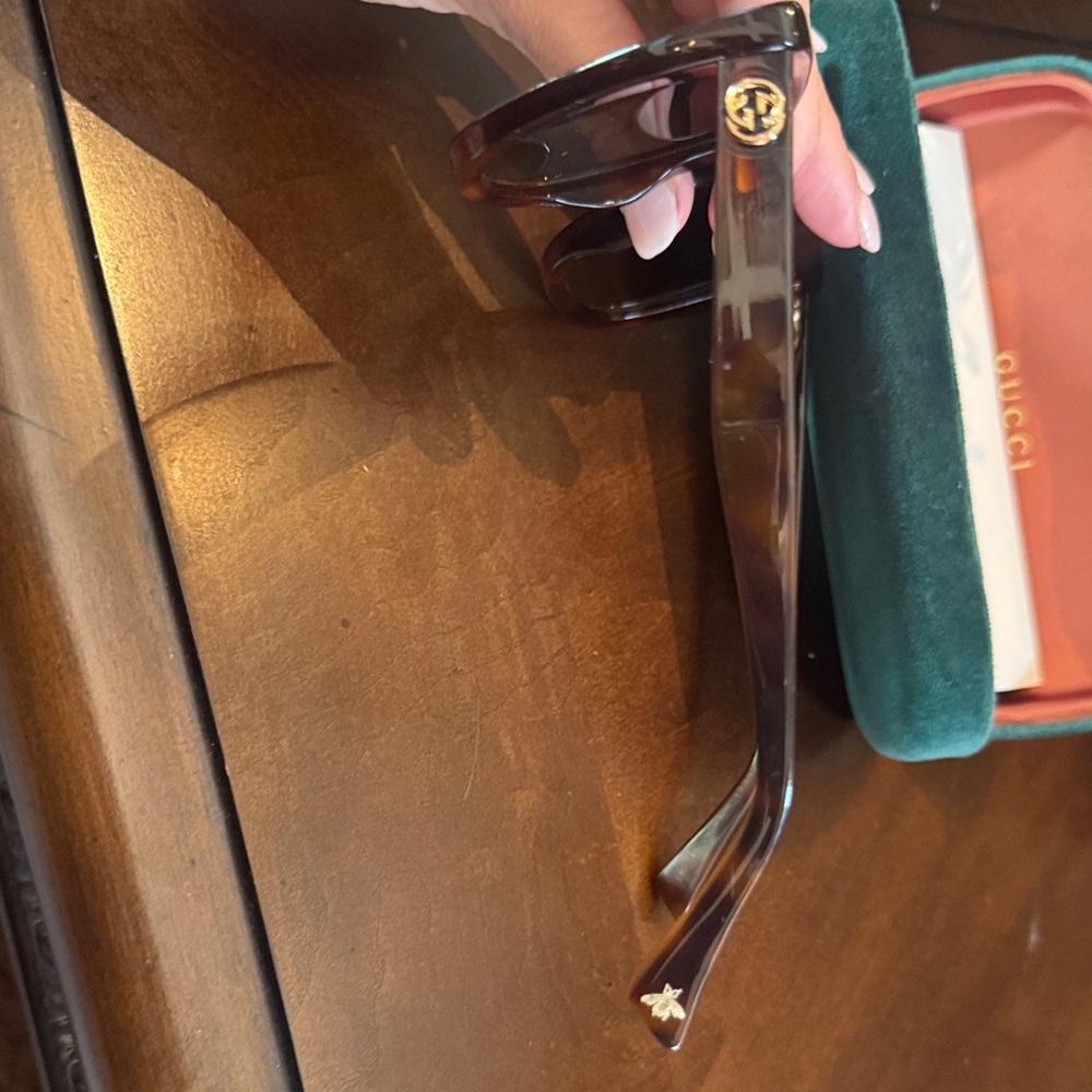 Gucci Tortoise Shell Sunglasses - Picture 5 of 7